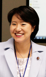 渡嘉敷奈緒美 衆議院議員
