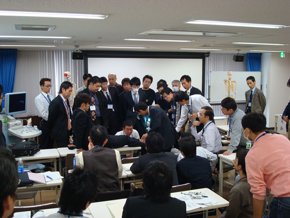 質疑応答における実演の様子
